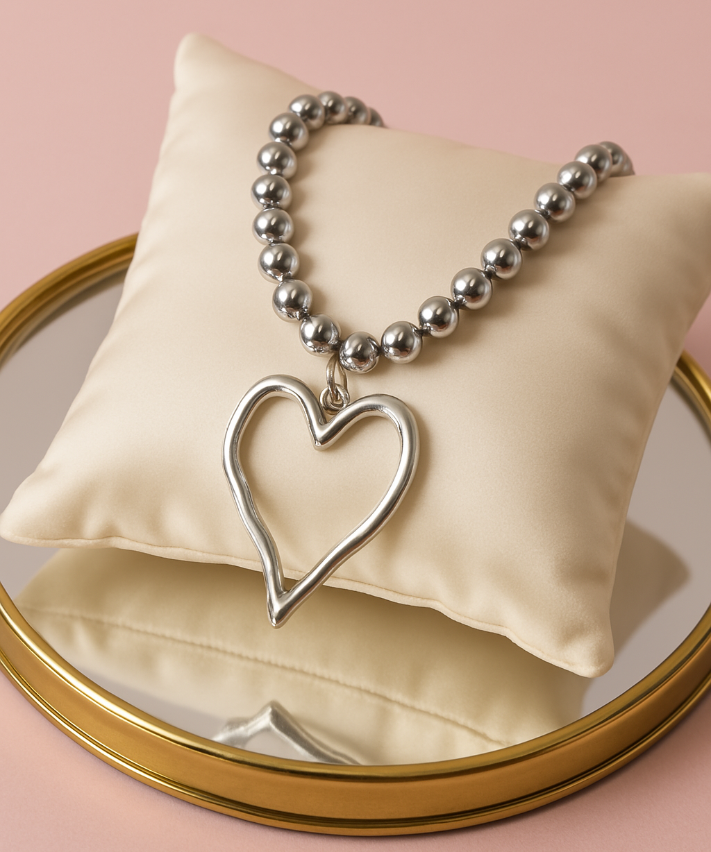 Amora | Women Necklace with Heart Charm and Gold Plating