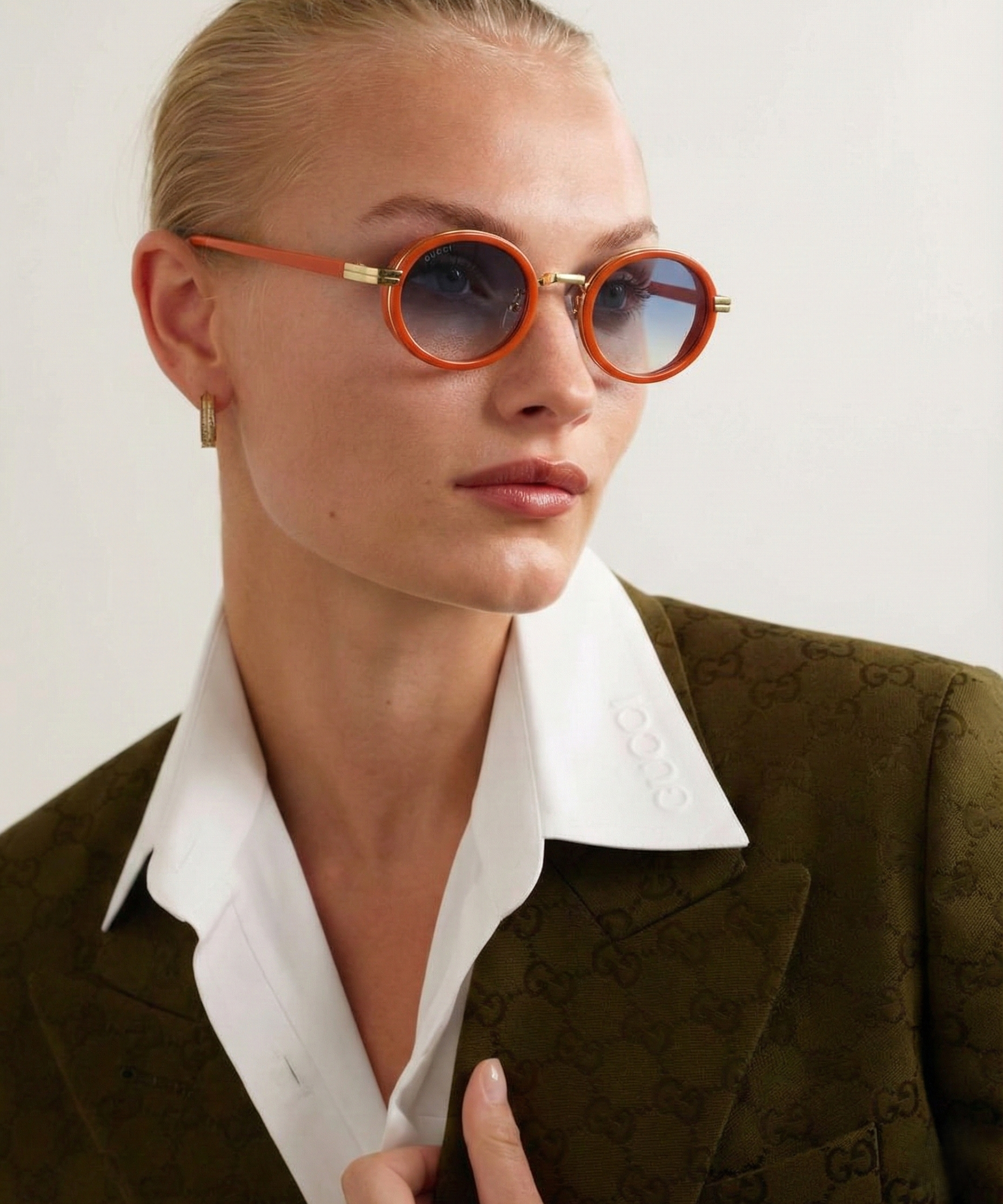 Valencia | Icon Sunglasses with Oval Frame Gold Detailing