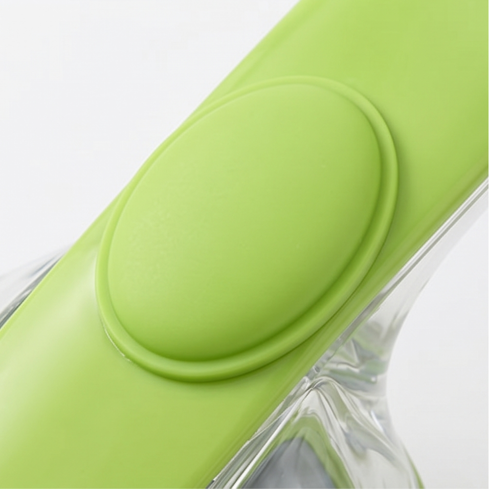 Sudsly – Pet Bath Brush with Built-in Shampoo Dispenser