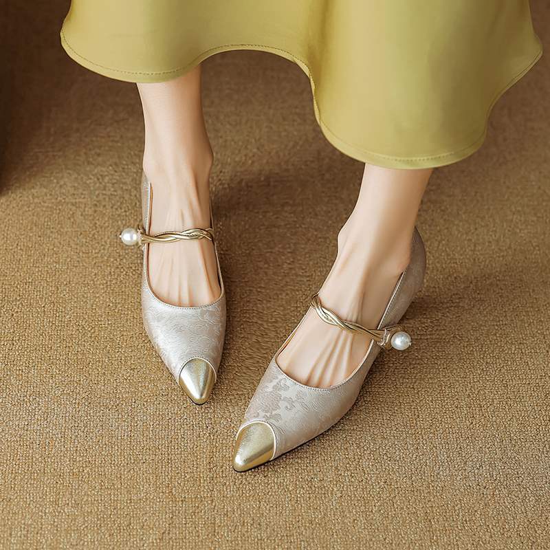 Jovanni | Women Kitten Mule-Heels with Lift and Comfort